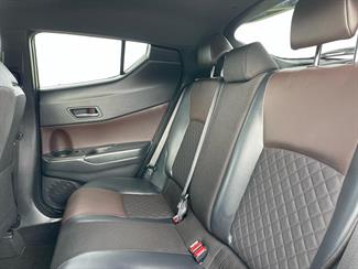 2017 Toyota C-HR - Thumbnail
