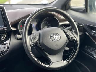 2017 Toyota C-HR - Thumbnail