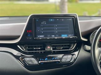 2017 Toyota C-HR - Thumbnail