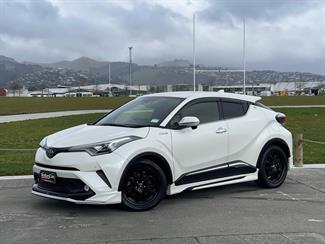 2017 Toyota C-HR - Thumbnail