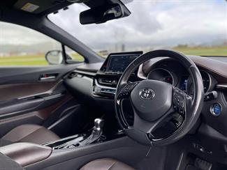 2017 Toyota C-HR - Thumbnail