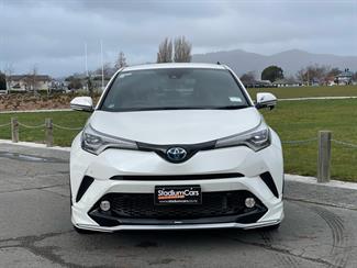2017 Toyota C-HR - Thumbnail