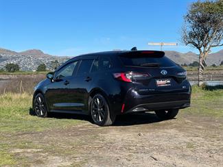 2020 Toyota Corolla Touring - Thumbnail