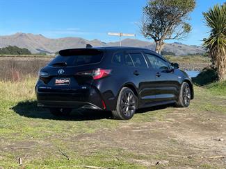 2020 Toyota Corolla Touring - Thumbnail