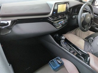 2017 Toyota C-HR - Thumbnail