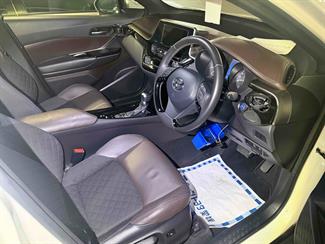 2017 Toyota C-HR - Thumbnail