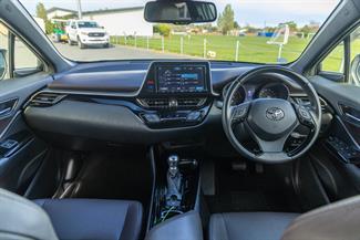 2017 Toyota C-HR - Thumbnail