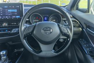2017 Toyota C-HR - Thumbnail