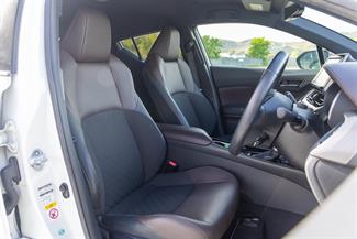 2017 Toyota C-HR - Thumbnail