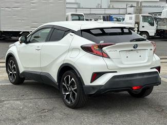 2017 Toyota C-HR - Thumbnail