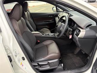 2017 Toyota C-HR - Thumbnail