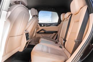 2019 Porsche Cayenne - Thumbnail
