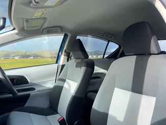 2012 Toyota AQUA - Thumbnail