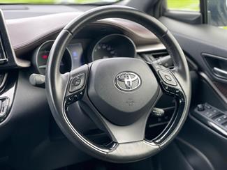 2017 Toyota C-HR - Thumbnail