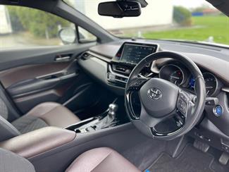 2017 Toyota C-HR - Thumbnail