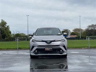 2017 Toyota C-HR - Thumbnail