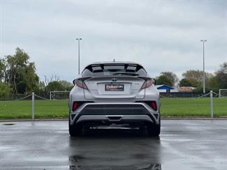 2017 Toyota C-HR - Thumbnail