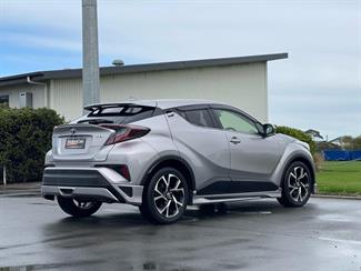 2017 Toyota C-HR - Thumbnail