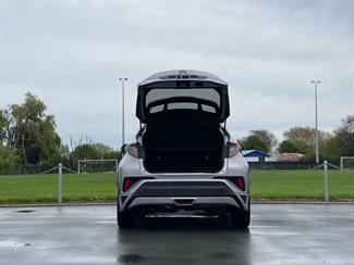2017 Toyota C-HR - Thumbnail
