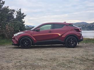 2019 Toyota C-HR - Thumbnail