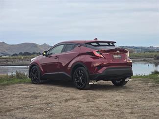 2019 Toyota C-HR - Thumbnail