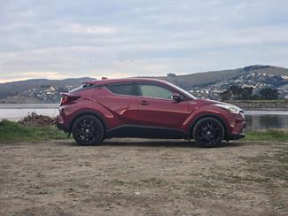 2019 Toyota C-HR - Thumbnail