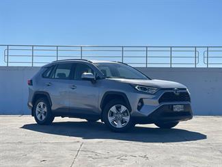 2021 Toyota RAV4 - Thumbnail