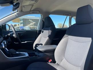 2021 Toyota RAV4 - Thumbnail