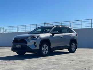 2021 Toyota RAV4 - Thumbnail