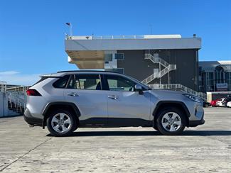 2021 Toyota RAV4 - Thumbnail