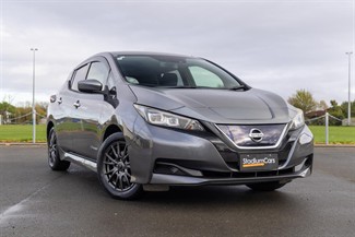 2017 Nissan LEAF - Thumbnail