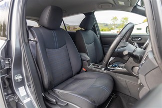 2017 Nissan LEAF - Thumbnail