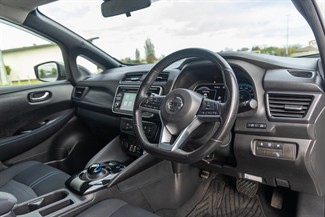 2017 Nissan LEAF - Thumbnail