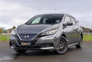 2017 Nissan LEAF - Thumbnail
