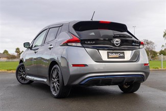 2017 Nissan LEAF - Thumbnail