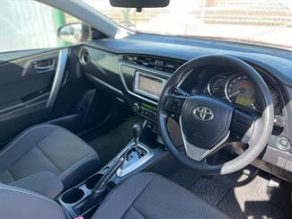 2013 Toyota Auris - Thumbnail
