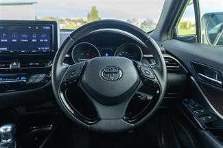 2017 Toyota C-HR - Thumbnail