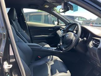 2017 Toyota C-HR - Thumbnail