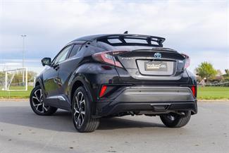 2017 Toyota C-HR - Thumbnail