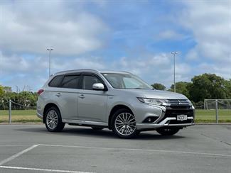 2020 Mitsubishi Outlander - Thumbnail