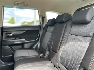 2020 Mitsubishi Outlander - Thumbnail