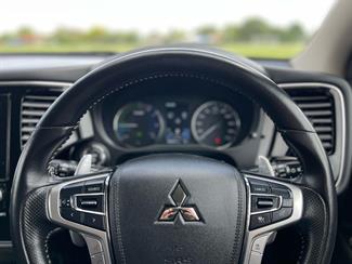 2020 Mitsubishi Outlander - Thumbnail