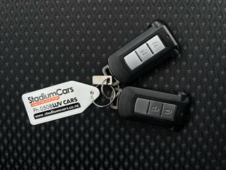 2020 Mitsubishi Outlander - Thumbnail