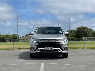 2020 Mitsubishi Outlander - Thumbnail