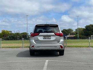 2020 Mitsubishi Outlander - Thumbnail