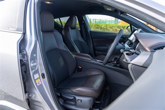 2017 Toyota C-HR - Thumbnail