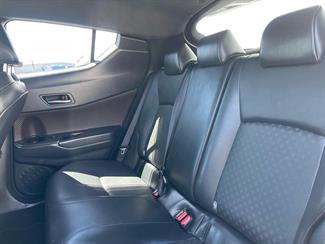 2017 Toyota C-HR - Thumbnail