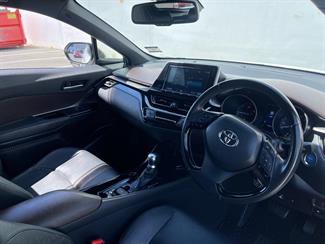 2017 Toyota C-HR - Thumbnail