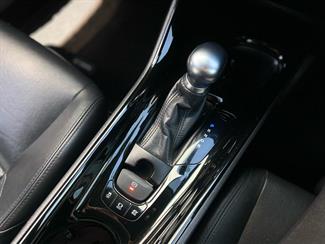 2017 Toyota C-HR - Thumbnail