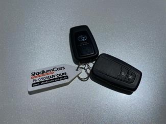 2017 Toyota C-HR - Thumbnail